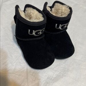 UGG Infant Black Booties with Sherpa lining size 2/3